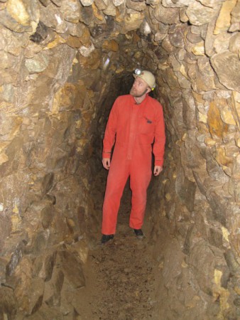 Ak sa ťažilo ďaleko od vchodu, materiál sa ukladal k stenám